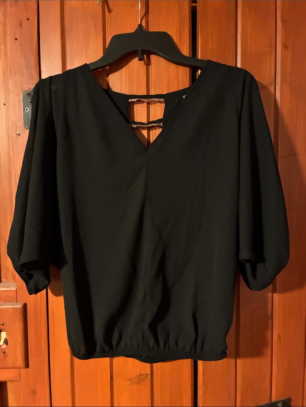 XOXO Black V-Neck Blouson Sleeve Top.  B1